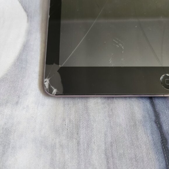 Apple iPad Air A1474 Tablet, 16GB, 9.7", WiFi Only, A7 Processor, w/Battery - Picture 7 of 14